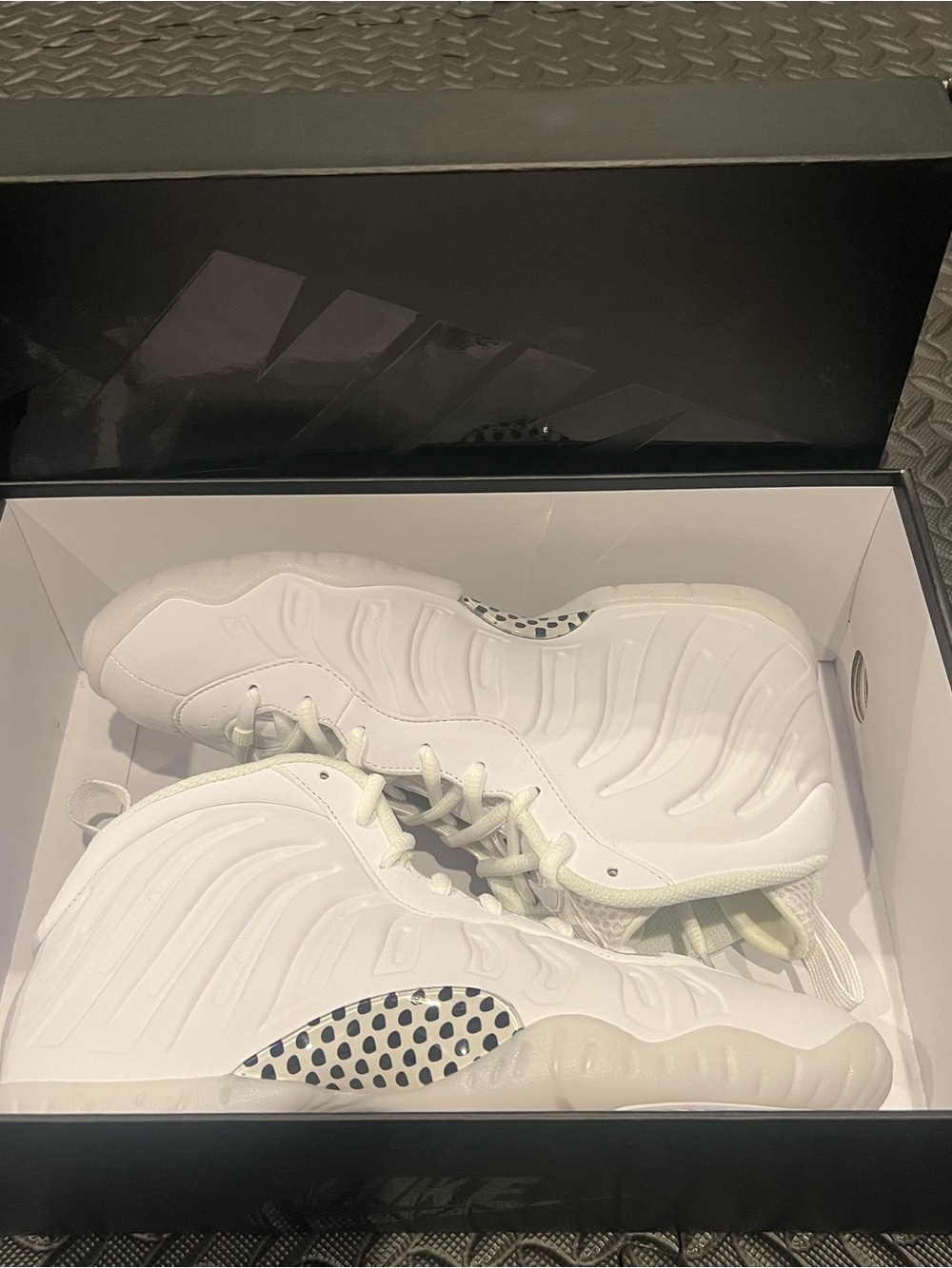 Nike Little Posite One GS ‘Triple White’ HQ1959-100 Size 7Y - Picture 9 of 9